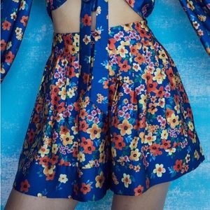 AMUR Floral Oaklyn Mini Pleated Resort Vacation Flowy Skirt Shorts
